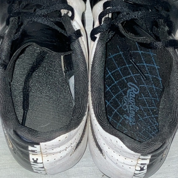 Nike boys/ girls Tiempo soccer Cleats - some STAINS but good condition - Picture 8 of 16